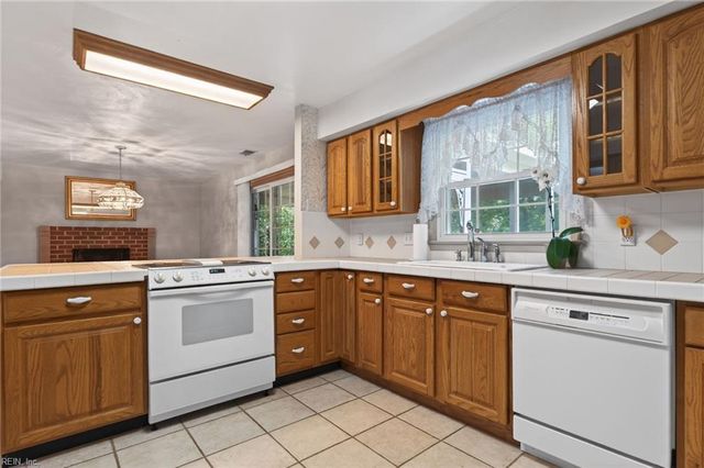 2717 N Elizabeth Harbor DR, Chesapeake, VA 23321