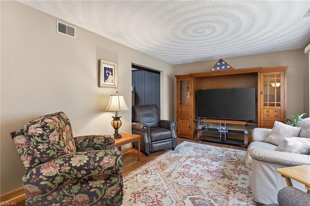 2717 N Elizabeth Harbor DR, Chesapeake, VA 23321