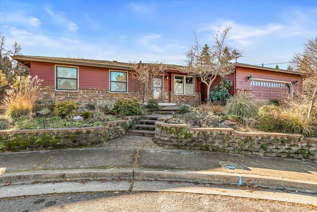 780 Oakway Circle, Ashland, OR 97520