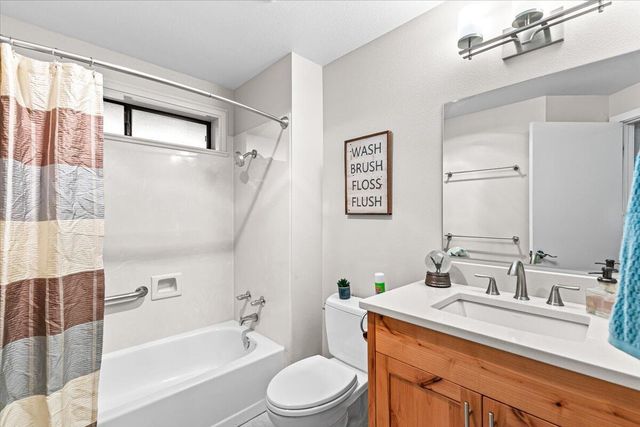 780 Oakway Circle, Ashland, OR 97520