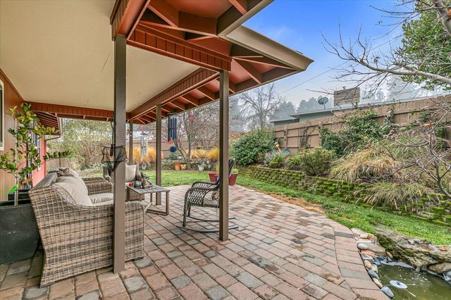 780 Oakway Circle, Ashland, OR 97520