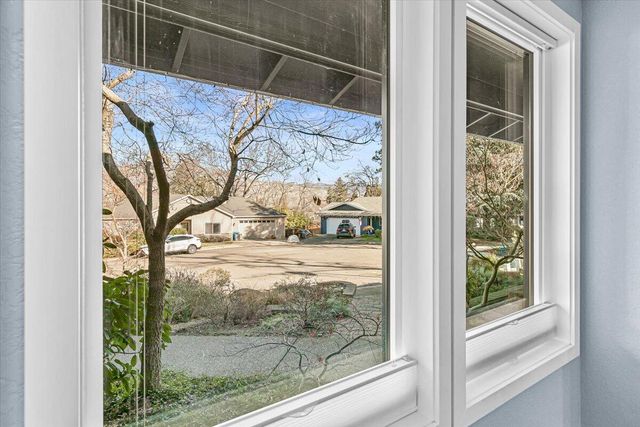 780 Oakway Circle, Ashland, OR 97520