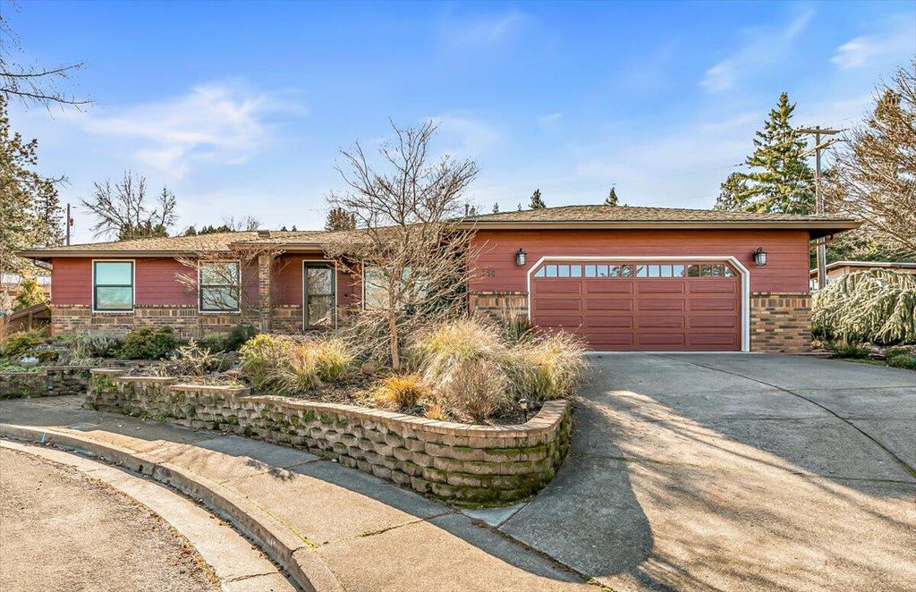 780 Oakway Circle, Ashland, OR 97520