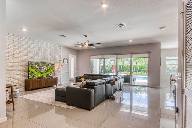 1086 Ember Ridge Run, Loxahatchee, FL 33470