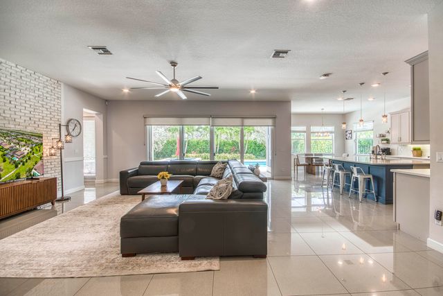 1086 Ember Ridge Run, Loxahatchee, FL 33470