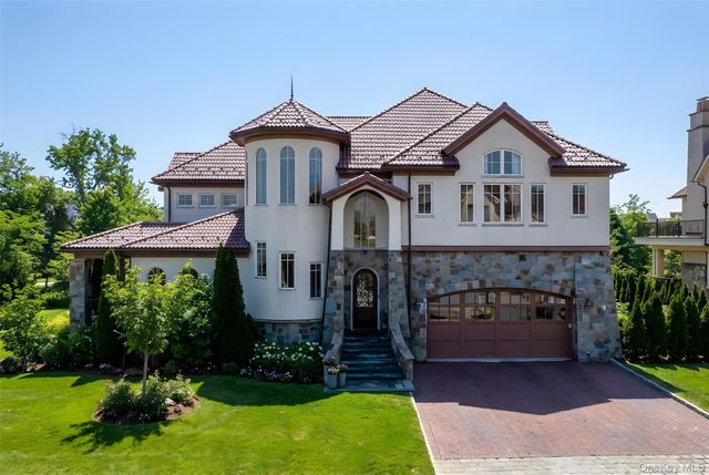 9 Brittany Lane, New Rochelle, NY 10805