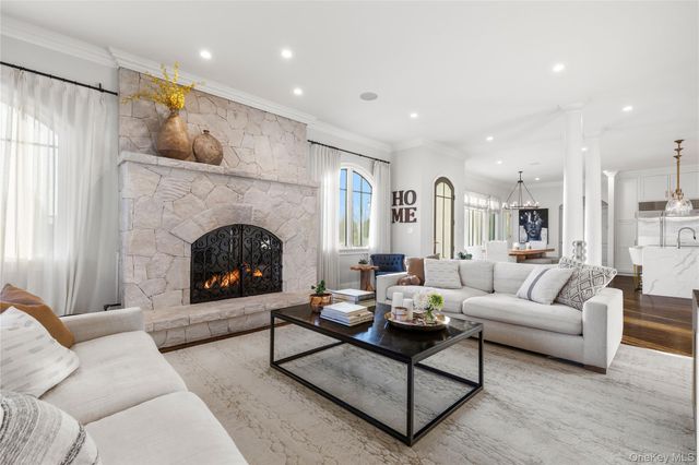 9 Brittany Lane, New Rochelle, NY 10805