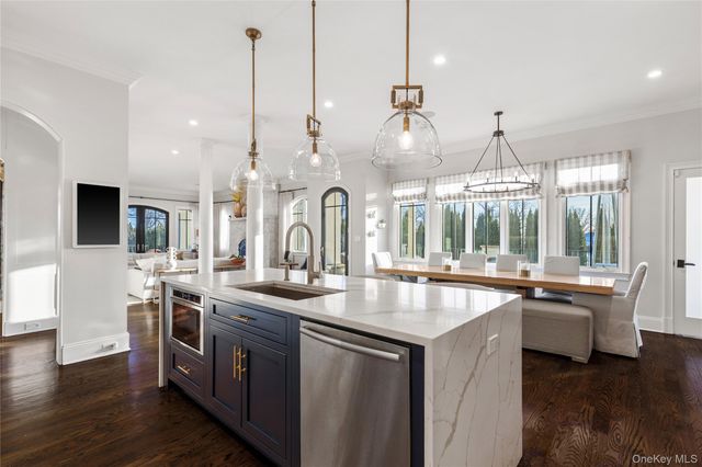 9 Brittany Lane, New Rochelle, NY 10805