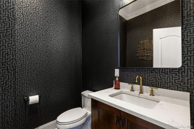 9 Brittany Lane, New Rochelle, NY 10805