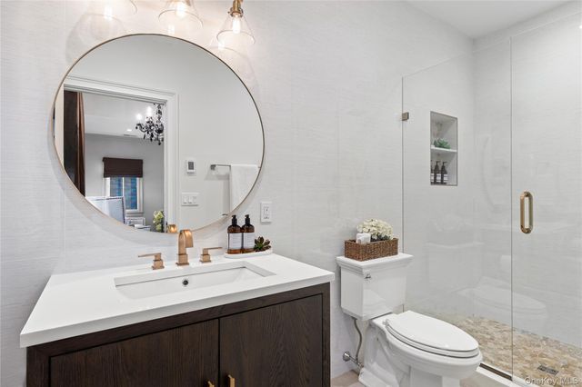 9 Brittany Lane, New Rochelle, NY 10805