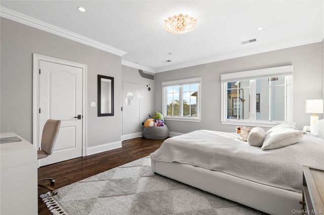 9 Brittany Lane, New Rochelle, NY 10805