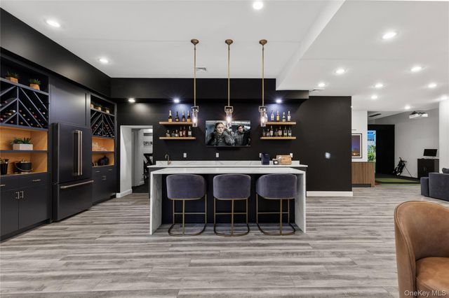 9 Brittany Lane, New Rochelle, NY 10805