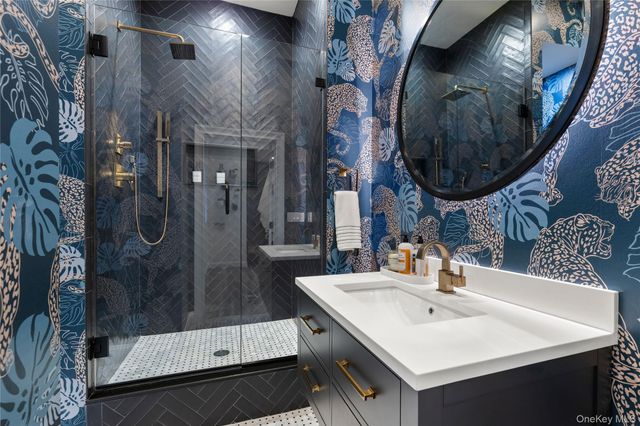 9 Brittany Lane, New Rochelle, NY 10805