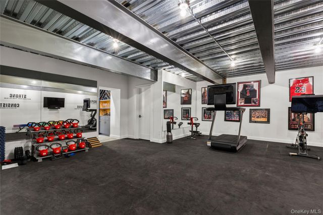 9 Brittany Lane, New Rochelle, NY 10805