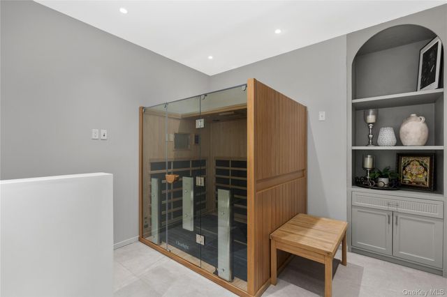 9 Brittany Lane, New Rochelle, NY 10805