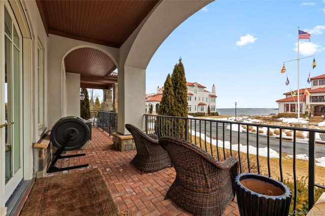 9 Brittany Lane, New Rochelle, NY 10805