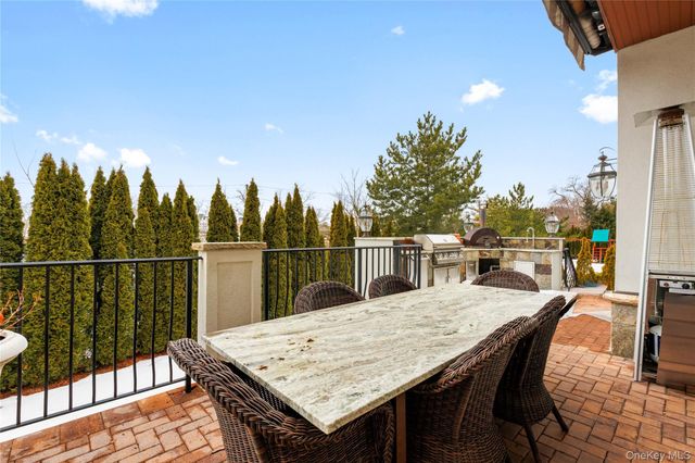 9 Brittany Lane, New Rochelle, NY 10805