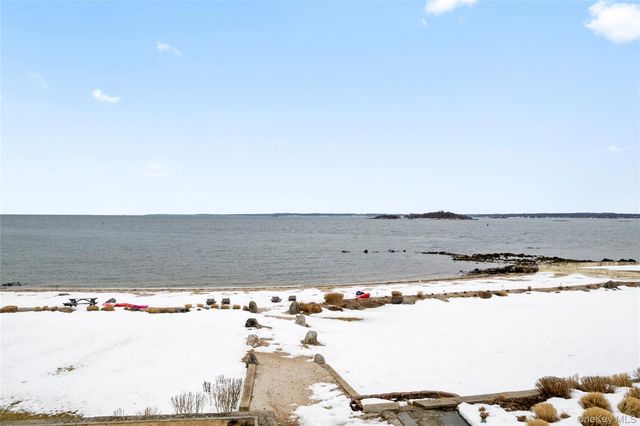 9 Brittany Lane, New Rochelle, NY 10805