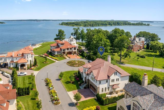 9 Brittany Lane, New Rochelle, NY 10805