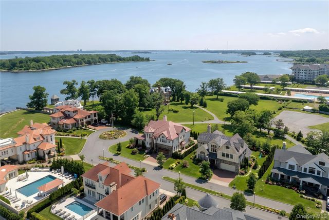 9 Brittany Lane, New Rochelle, NY 10805