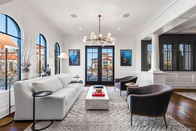 9 Brittany Lane, New Rochelle, NY 10805