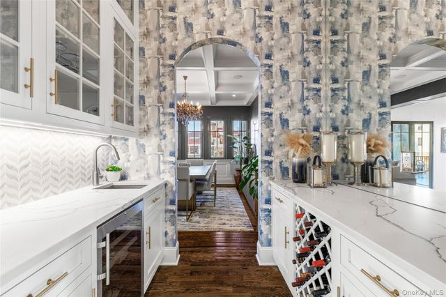 9 Brittany Lane, New Rochelle, NY 10805