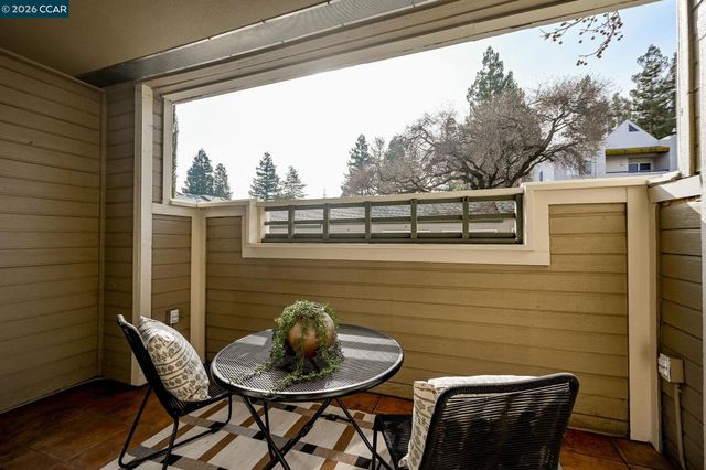 2550 Oak Rd. 108, Walnut Creek, CA 94597