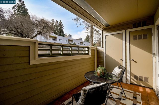 2550 Oak Rd. 108, Walnut Creek, CA 94597