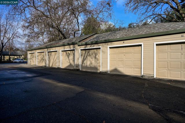 2550 Oak Rd. 108, Walnut Creek, CA 94597