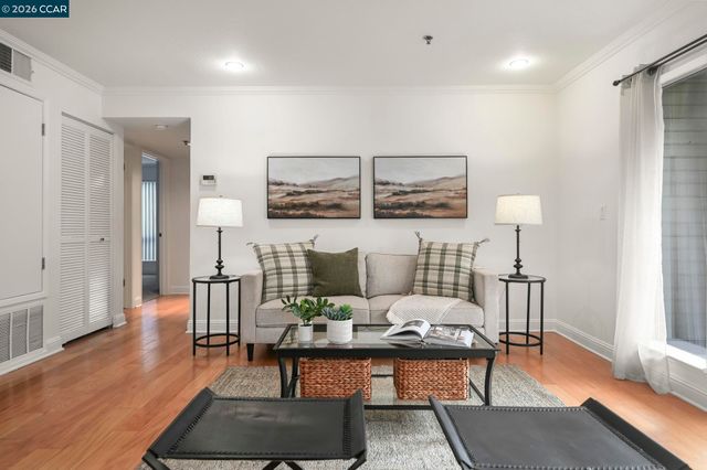 2550 Oak Rd. 108, Walnut Creek, CA 94597