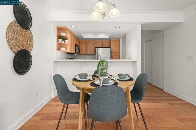 2550 Oak Rd. 108, Walnut Creek, CA 94597