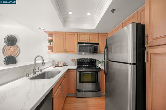 2550 Oak Rd. 108, Walnut Creek, CA 94597