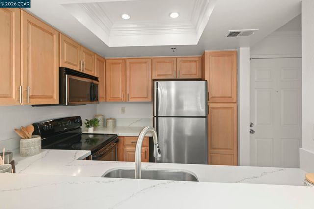 2550 Oak Rd. 108, Walnut Creek, CA 94597