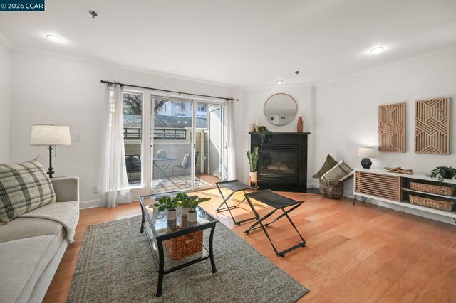 2550 Oak Rd. 108, Walnut Creek, CA 94597