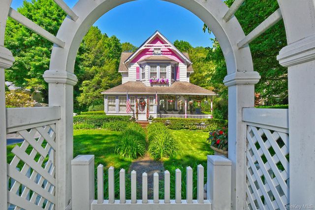 277 Vernon Valley Road, Northport, NY 11768
