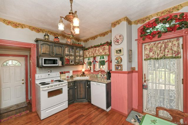 277 Vernon Valley Road, Northport, NY 11768