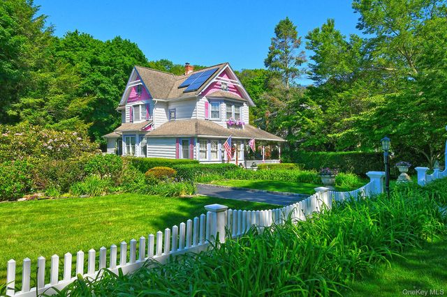277 Vernon Valley Road, Northport, NY 11768