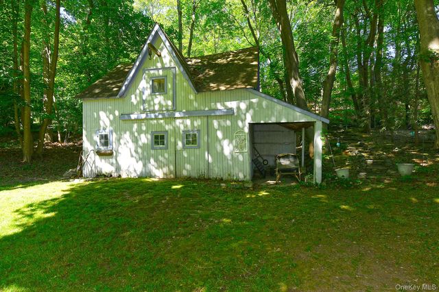 277 Vernon Valley Road, Northport, NY 11768