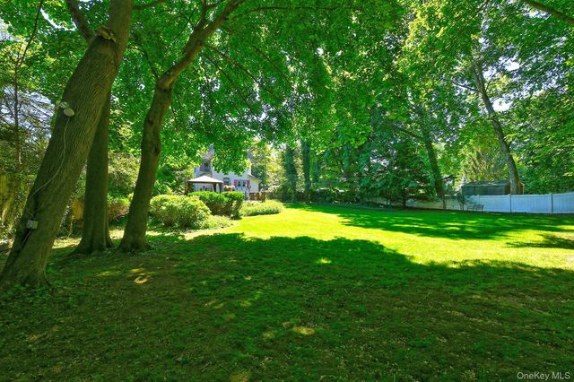 277 Vernon Valley Road, Northport, NY 11768