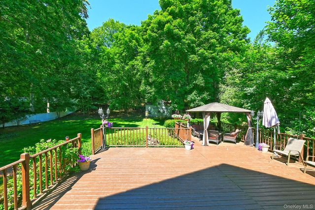 277 Vernon Valley Road, Northport, NY 11768