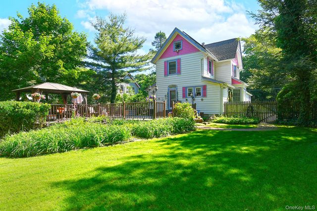 277 Vernon Valley Road, Northport, NY 11768