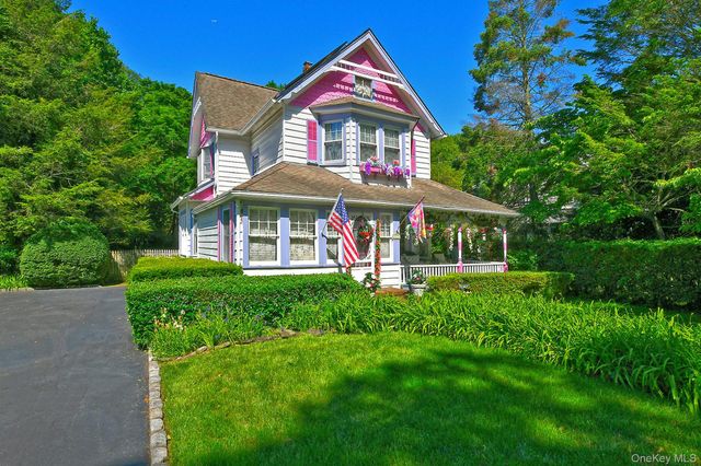 277 Vernon Valley Road, Northport, NY 11768