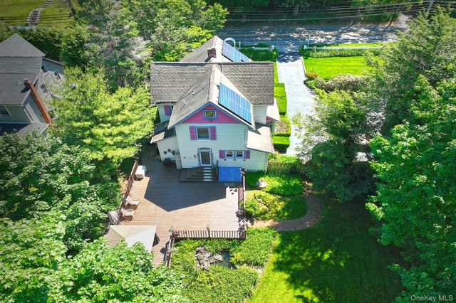 277 Vernon Valley Road, Northport, NY 11768