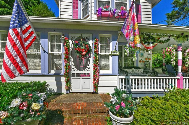 277 Vernon Valley Road, Northport, NY 11768