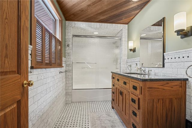 121 Brewer Rd, Clinton Twp, PA 16056
