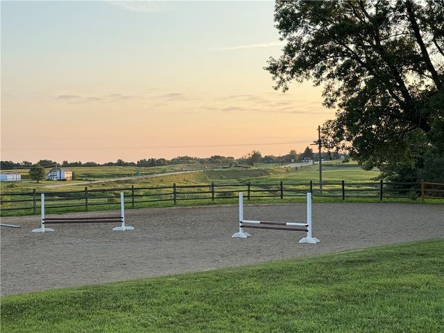 121 Brewer Rd, Clinton Twp, PA 16056