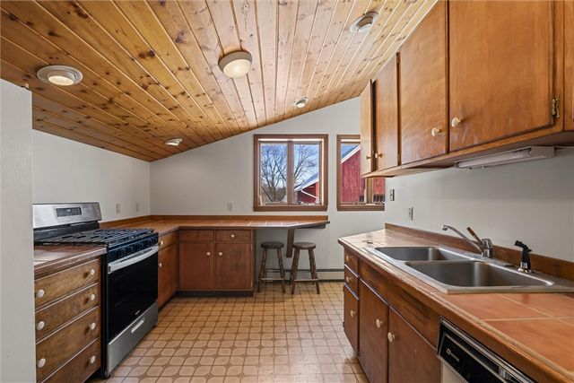121 Brewer Rd, Clinton Twp, PA 16056