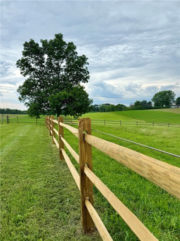 121 Brewer Rd, Clinton Twp, PA 16056