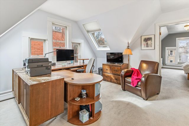 3135 N Seminary Street 1, Chicago, IL 60657