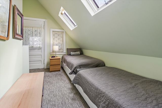 3135 N Seminary Street 1, Chicago, IL 60657